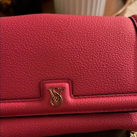 Stylish Red Chain Shoulder Bag - Picture 3 of 8